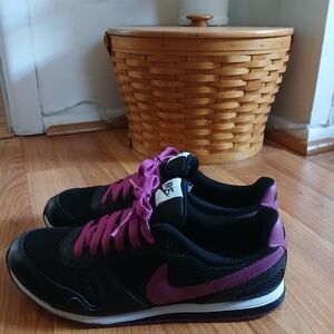 Nike Women's Black and Purple Sneakers